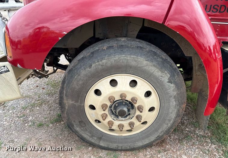 image for item HI9264 2002 Kenworth T300 truck cab and chassis