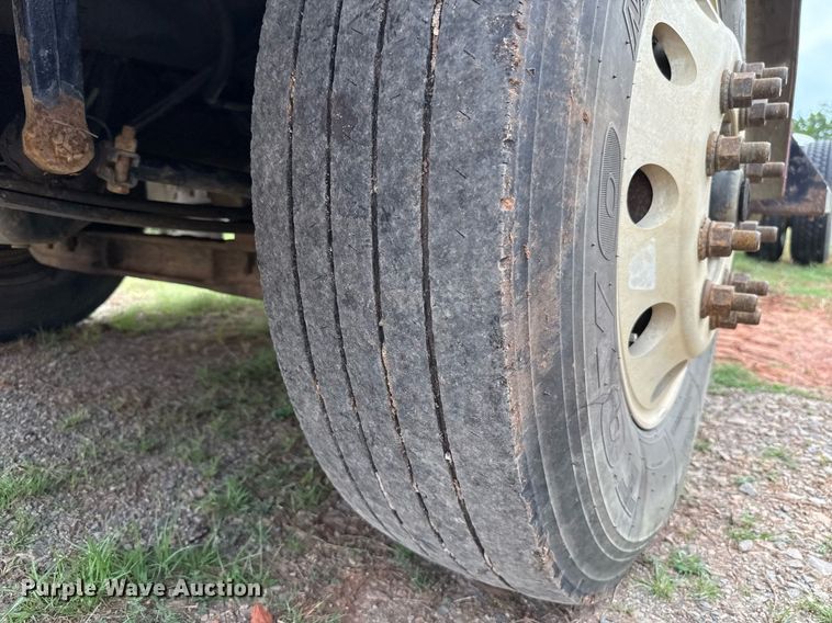 image for item HI9264 2002 Kenworth T300 truck cab and chassis