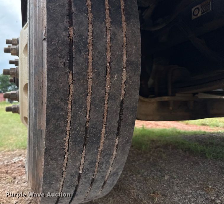 image for item HI9264 2002 Kenworth T300 truck cab and chassis