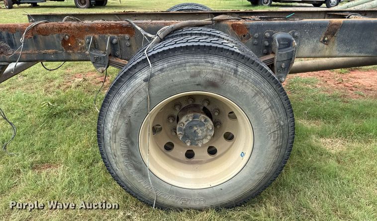 image for item HI9264 2002 Kenworth T300 truck cab and chassis