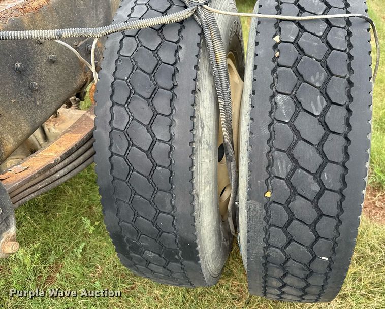 image for item HI9264 2002 Kenworth T300 truck cab and chassis