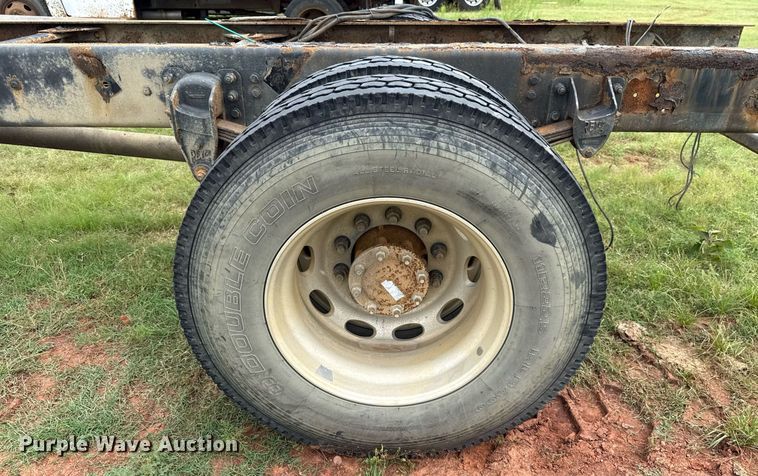 image for item HI9264 2002 Kenworth T300 truck cab and chassis