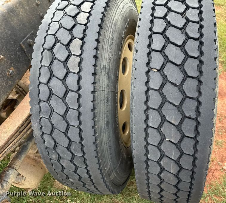 image for item HI9264 2002 Kenworth T300 truck cab and chassis