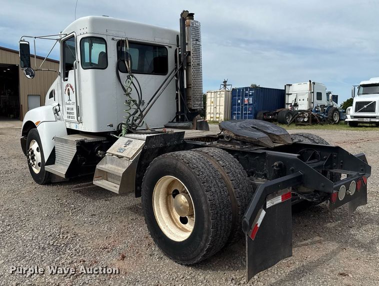 image for item HI9265 2009 Kenworth T370 semi truck