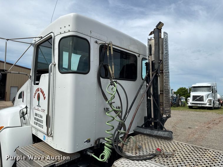 image for item HI9265 2009 Kenworth T370 semi truck