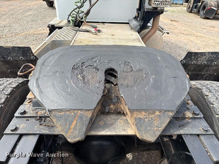 image for item HI9265 2009 Kenworth T370 semi truck