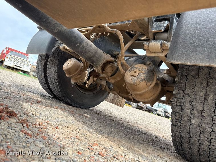 image for item HI9265 2009 Kenworth T370 semi truck