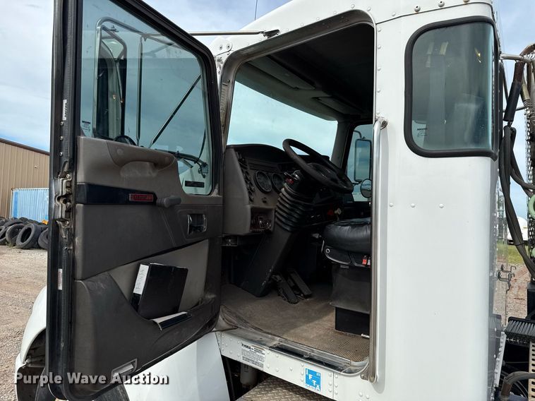 image for item HI9265 2009 Kenworth T370 semi truck