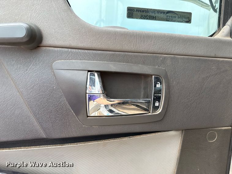 image for item HI9265 2009 Kenworth T370 semi truck