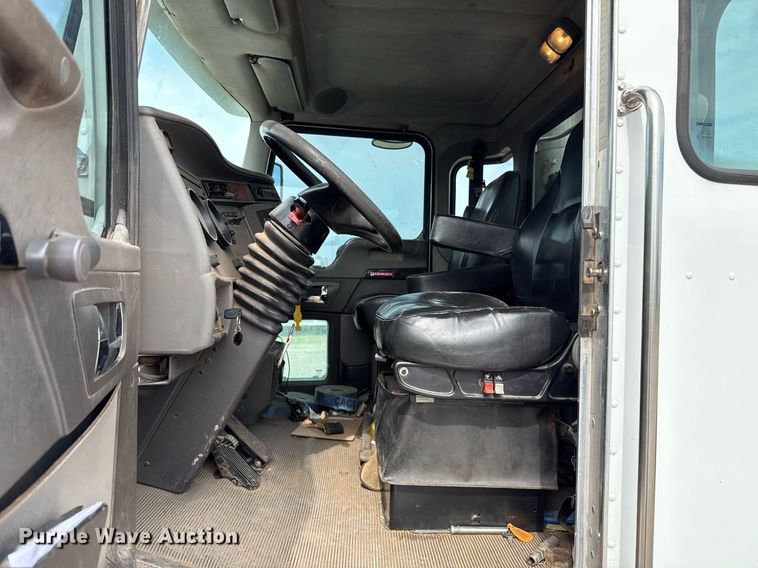 image for item HI9265 2009 Kenworth T370 semi truck