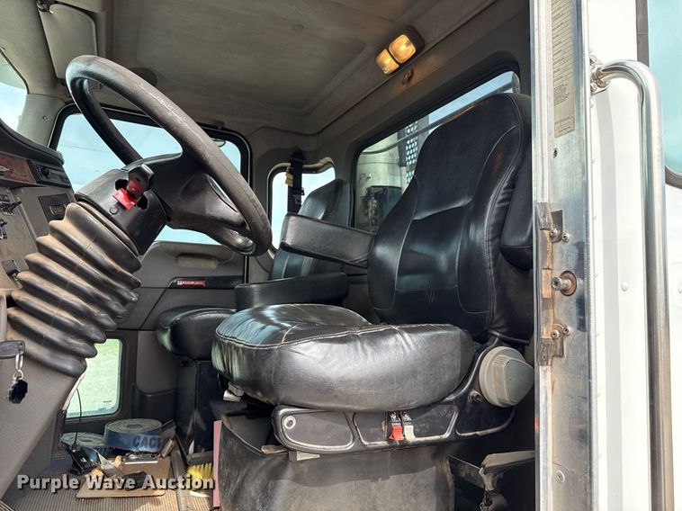 image for item HI9265 2009 Kenworth T370 semi truck