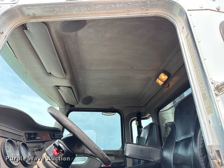 image for item HI9265 2009 Kenworth T370 semi truck