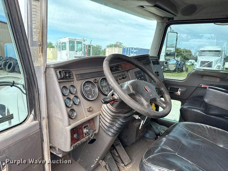 image for item HI9265 2009 Kenworth T370 semi truck