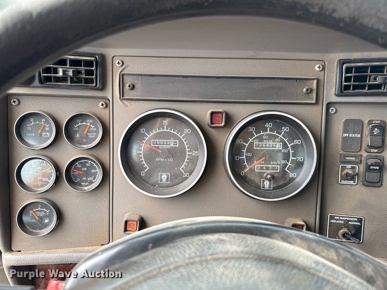 image for item HI9265 2009 Kenworth T370 semi truck