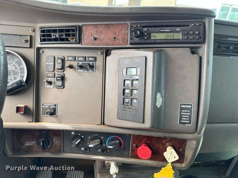 image for item HI9265 2009 Kenworth T370 semi truck