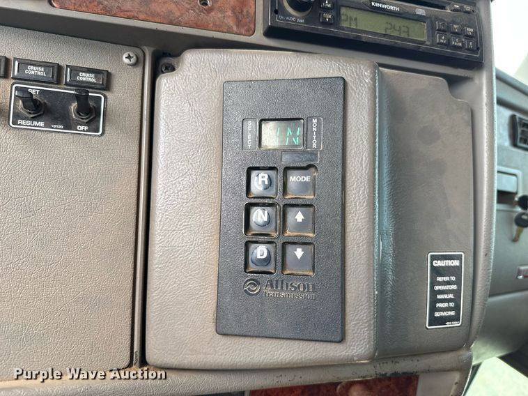 image for item HI9265 2009 Kenworth T370 semi truck