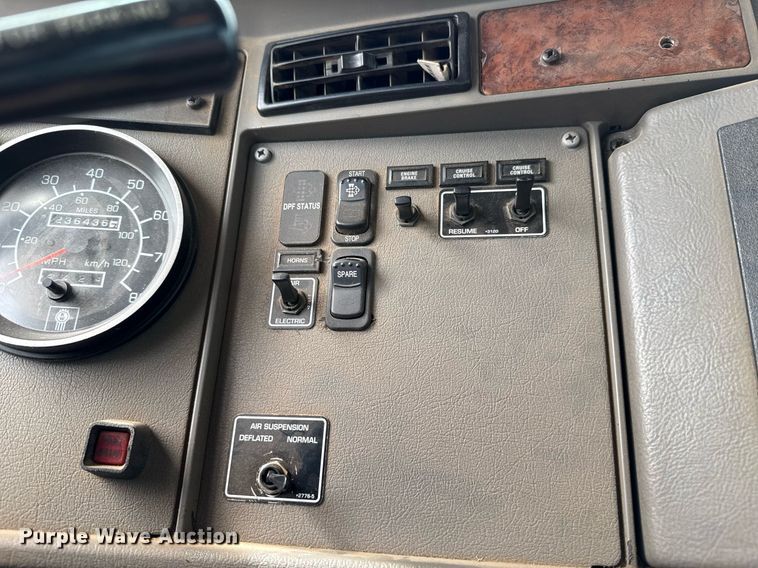 image for item HI9265 2009 Kenworth T370 semi truck