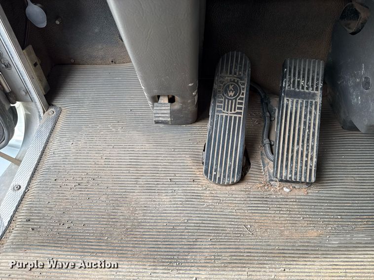 image for item HI9265 2009 Kenworth T370 semi truck