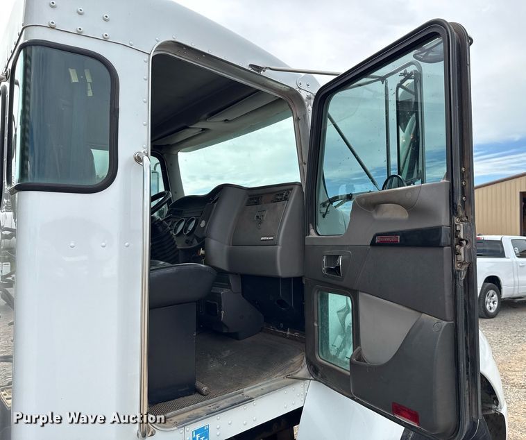 image for item HI9265 2009 Kenworth T370 semi truck