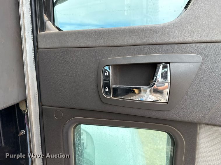 image for item HI9265 2009 Kenworth T370 semi truck