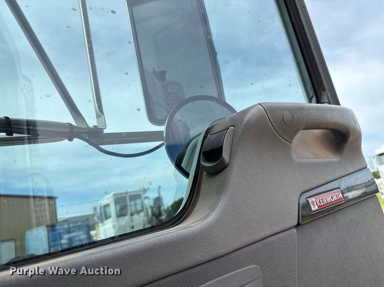 image for item HI9265 2009 Kenworth T370 semi truck