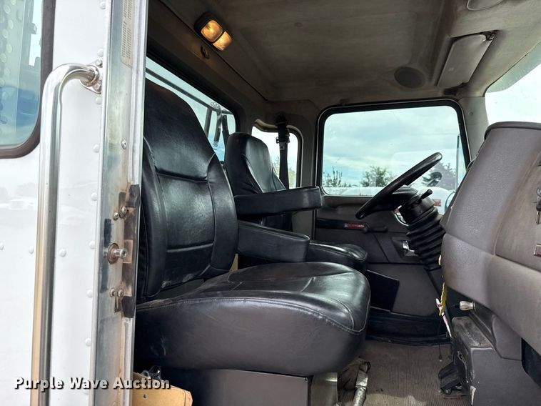 image for item HI9265 2009 Kenworth T370 semi truck