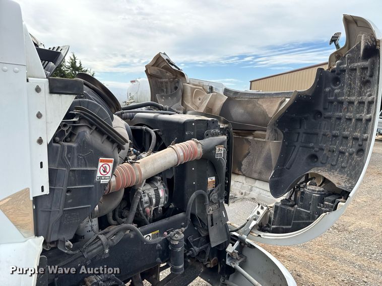 image for item HI9265 2009 Kenworth T370 semi truck