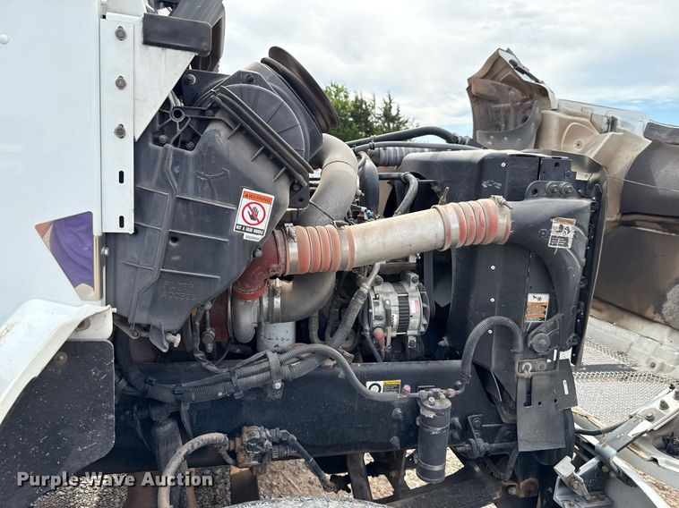 image for item HI9265 2009 Kenworth T370 semi truck