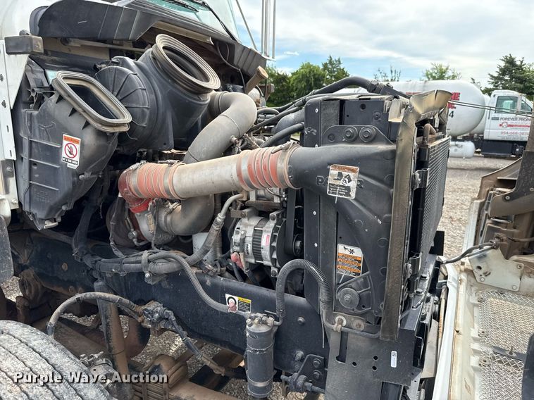 image for item HI9265 2009 Kenworth T370 semi truck