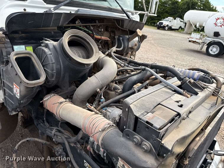 image for item HI9265 2009 Kenworth T370 semi truck