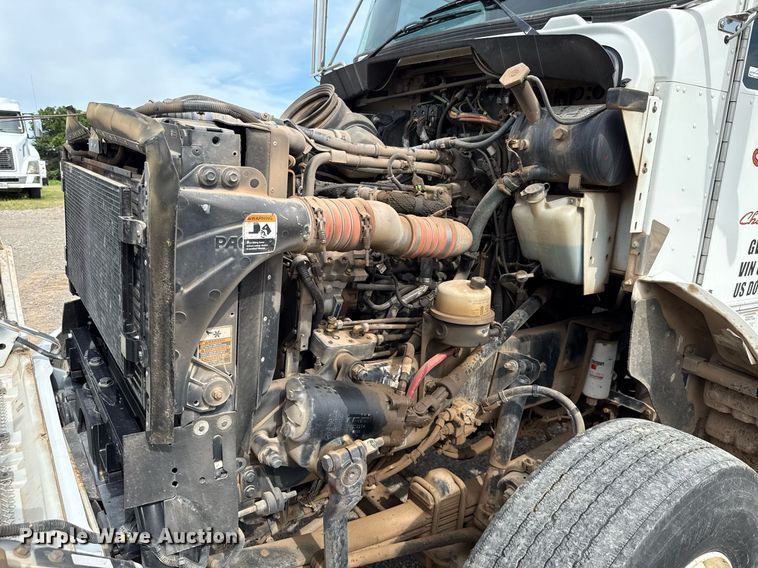 image for item HI9265 2009 Kenworth T370 semi truck