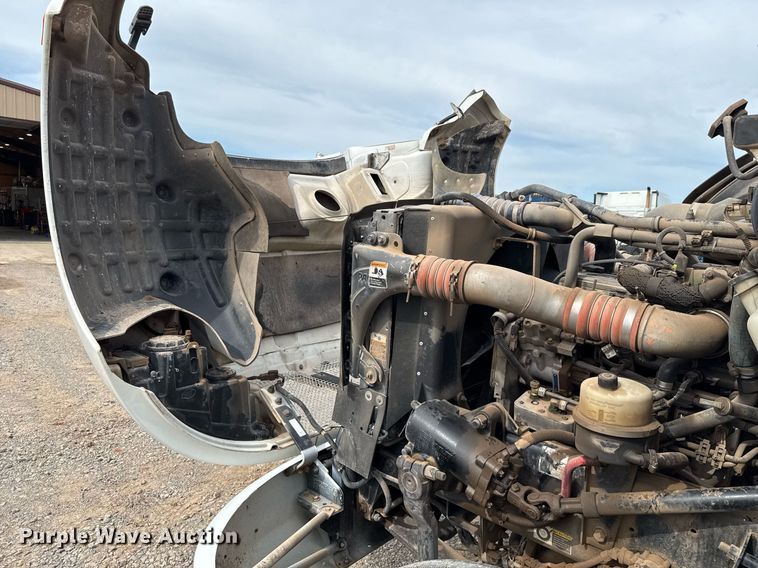 image for item HI9265 2009 Kenworth T370 semi truck