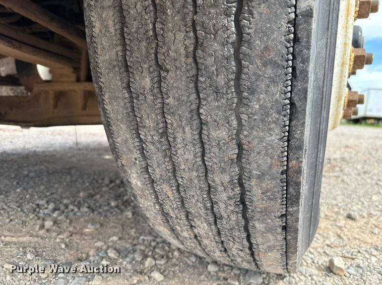 image for item HI9265 2009 Kenworth T370 semi truck