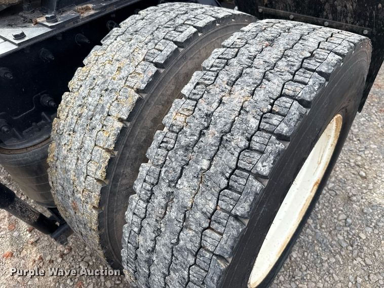 image for item HI9265 2009 Kenworth T370 semi truck