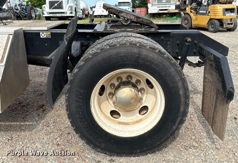 image for item HI9265 2009 Kenworth T370 semi truck