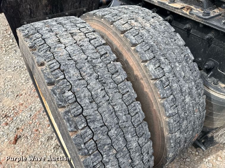 image for item HI9265 2009 Kenworth T370 semi truck