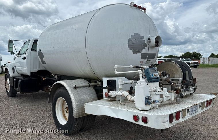 image for item HI9276 1998 Chevrolet C7500 truck cab and chassis