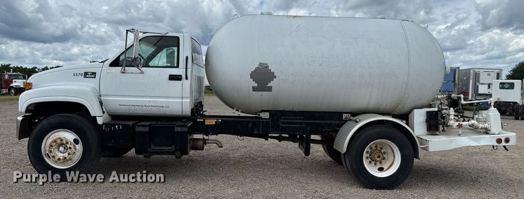 image for item HI9276 1998 Chevrolet C7500 truck cab and chassis