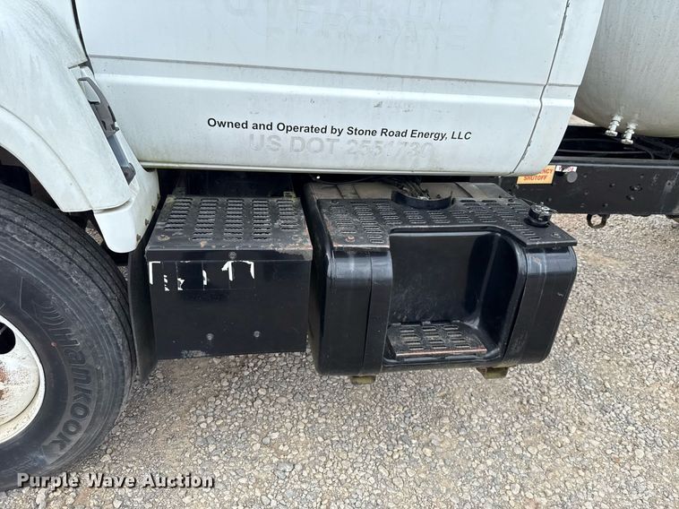 image for item HI9276 1998 Chevrolet C7500 truck cab and chassis