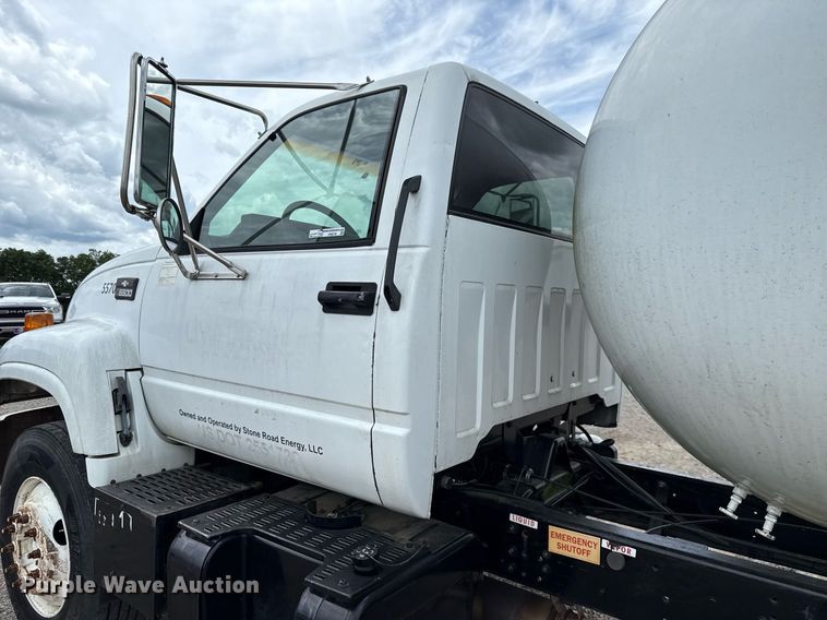 image for item HI9276 1998 Chevrolet C7500 truck cab and chassis