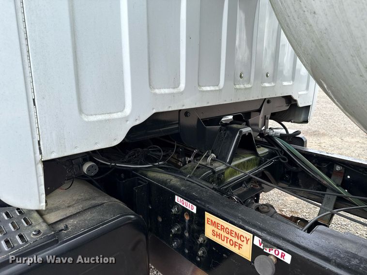 image for item HI9276 1998 Chevrolet C7500 truck cab and chassis