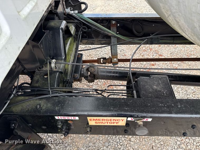 image for item HI9276 1998 Chevrolet C7500 truck cab and chassis