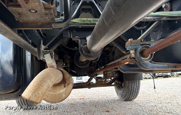 image for item HI9276 1998 Chevrolet C7500 truck cab and chassis