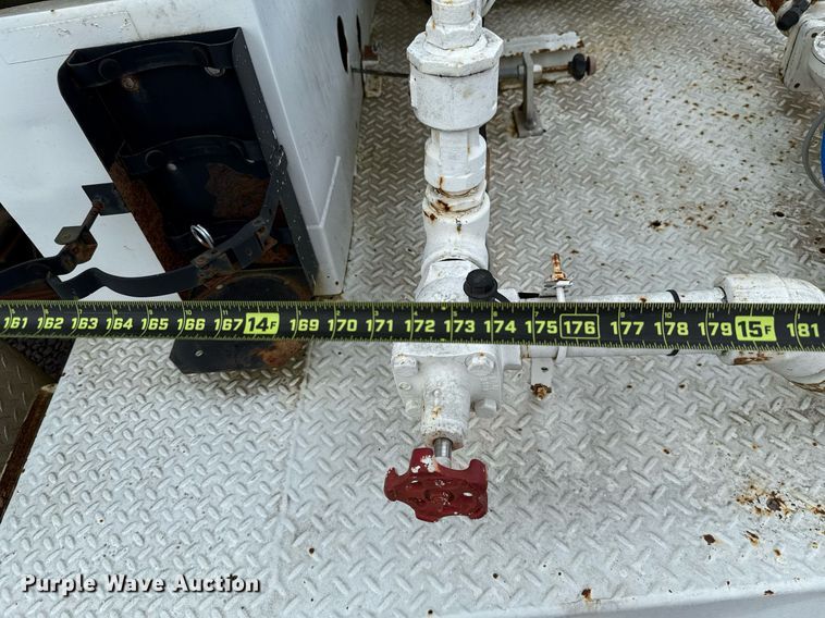 image for item HI9276 1998 Chevrolet C7500 truck cab and chassis