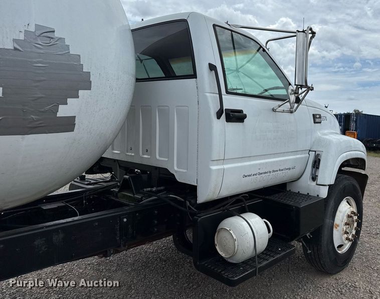 image for item HI9276 1998 Chevrolet C7500 truck cab and chassis