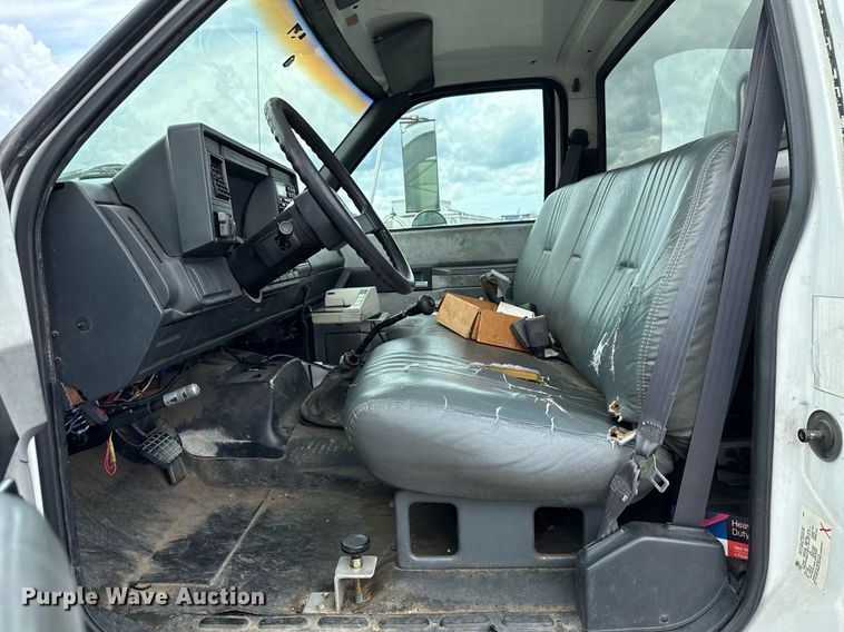 image for item HI9276 1998 Chevrolet C7500 truck cab and chassis