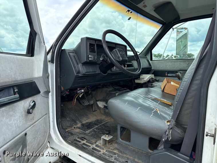 image for item HI9276 1998 Chevrolet C7500 truck cab and chassis