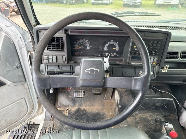 image for item HI9276 1998 Chevrolet C7500 truck cab and chassis