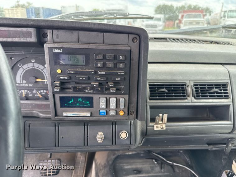 image for item HI9276 1998 Chevrolet C7500 truck cab and chassis