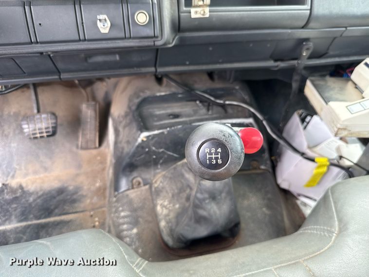 image for item HI9276 1998 Chevrolet C7500 truck cab and chassis